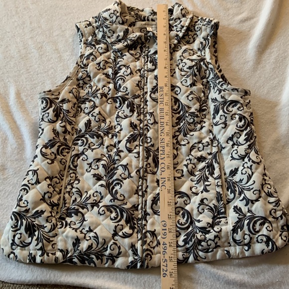 Croft & Barrow riding vest white with gray leaves scroll design size medium - Picture 3 of 6